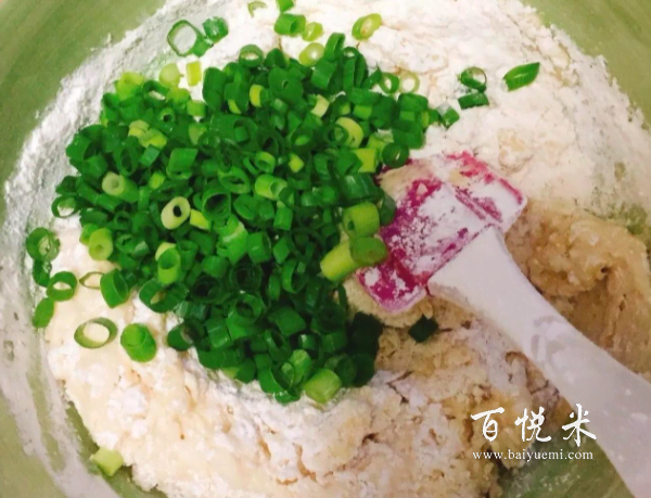 西式糕點(diǎn)，香蔥，蘇打餅干的制作方法，低熱量，酥脆味道還不錯(cuò)